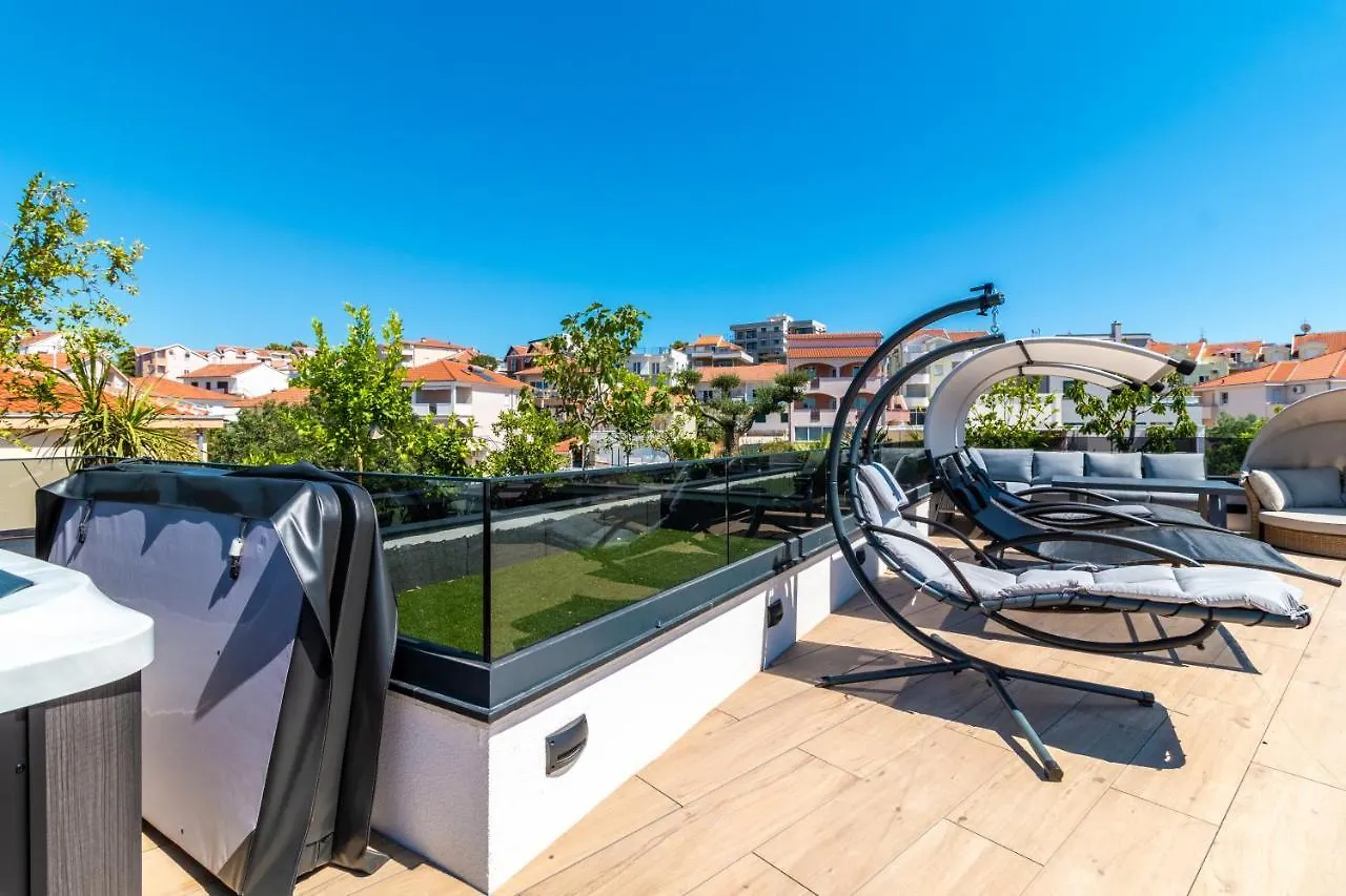 Beach Villa Valentina Trogir 0*,